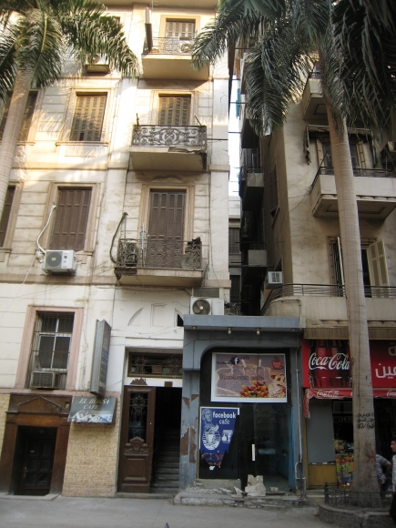 <a class="fancybox" rel="gallery-" href="https://www.passageways.clustermappinginitiative.org/sites/default/files/styles/largest/public/a5_3.jpg?itok=g-g9cKd5" title="Another entrance for the passageway is through a cafeteria called Facebook.">Enlarge</a><br >2015, Oct 18, 03:10pm<br>Another entrance for the passageway is through a cafeteria called Facebook.