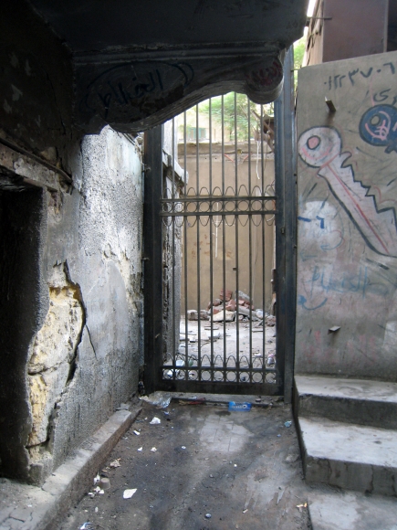 <a class="fancybox" rel="gallery-" href="https://www.passageways.clustermappinginitiative.org/sites/default/files/styles/largest/public/c4_2.jpg?itok=AirDlVNI" title="ممر فينواز هو جزء من مبني فندق فينواز .">تكبير</a><br >٢٠١٥، أكتوبر ١٨، ٠٣:١٠مساءاً<br>ممر فينواز هو جزء من مبني فندق فينواز .