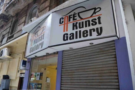 <a class="fancybox" rel="gallery-signage-and-space-annotations" href="https://www.passageways.clustermappinginitiative.org/sites/default/files/styles/largest/public/dsc_0185_01_0.jpg?itok=xIXe_NX2" title="">Enlarge</a><br >