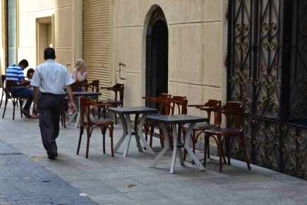 <a class="fancybox" rel="gallery-street-furniture" href="https://www.passageways.clustermappinginitiative.org/sites/default/files/styles/largest/public/dsc_0658.jpg?itok=IMJ-80Ah" title="كراسي لقهوة بالممر.">تكبير</a><br >٢٠١٥، سبتمبر ٣٠، ٠٢:٠٩مساءاً<br>كراسي لقهوة بالممر.