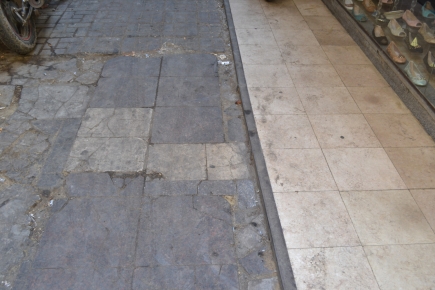 <a class="fancybox" rel="gallery-materials-and-textures" href="https://www.passageways.clustermappinginitiative.org/sites/default/files/styles/largest/public/dsc_0728_01.jpg?itok=U0iYqryu" title="Tiling">Enlarge</a><br >Tiling