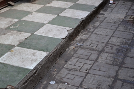 <a class="fancybox" rel="gallery-materials-and-textures" href="https://www.passageways.clustermappinginitiative.org/sites/default/files/styles/largest/public/dsc_0731_01.jpg?itok=7iooHfr8" title="Tiling">Enlarge</a><br >Tiling
