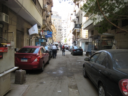<a class="fancybox" rel="gallery-" href="https://www.passageways.clustermappinginitiative.org/sites/default/files/styles/largest/public/e11_2.jpg?itok=OCOb-ce5" title="The passageway is treated as parking for cars.">Enlarge</a><br >2015, Oct 18, 03:10pm<br>The passageway is treated as parking for cars.
