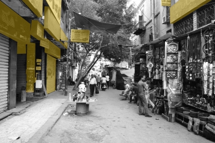 <a class="fancybox" rel="gallery-signage-and-space-annotations" href="https://www.passageways.clustermappinginitiative.org/sites/default/files/styles/largest/public/signage_1_2_0.jpg?itok=T1YkvDHO" title="Competing signage.">Enlarge</a><br >2015, Oct 11, 02:10pm<br>Competing signage.
